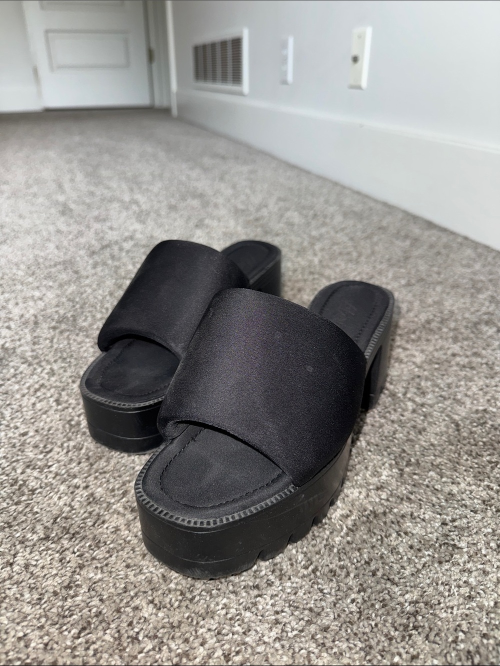 Liliana Black Chunky Platform Slide Sandals